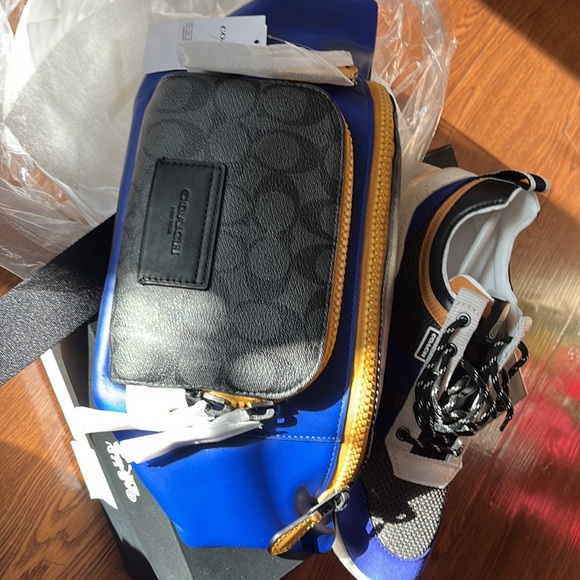 Coach Set - Picture 3 of 4